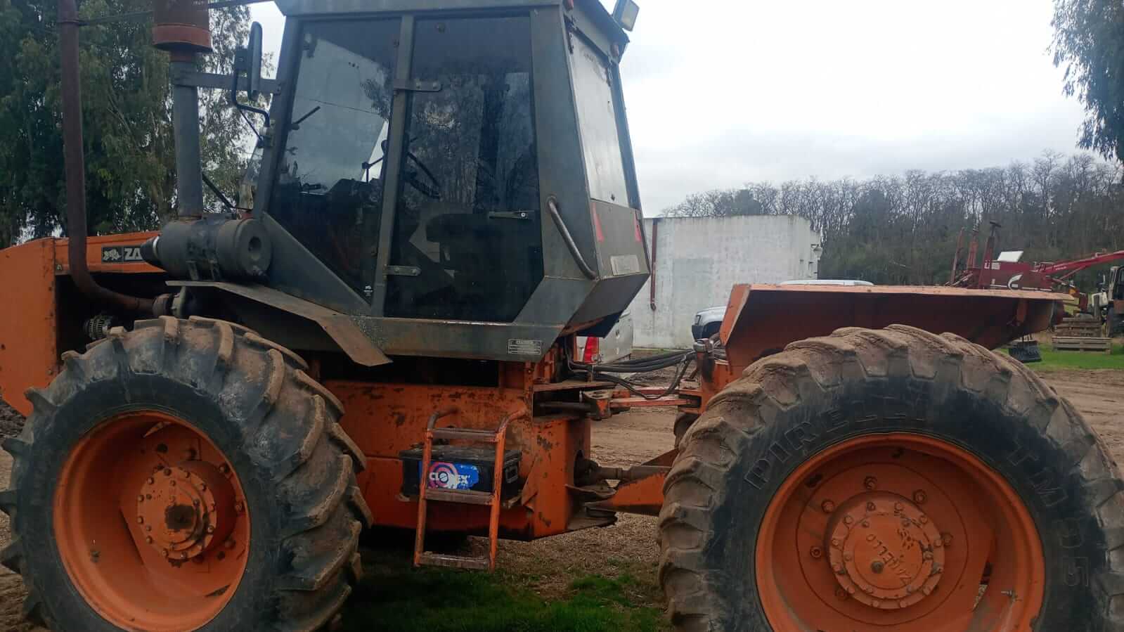 Zanello 4200 con motor Deutz 160HP.