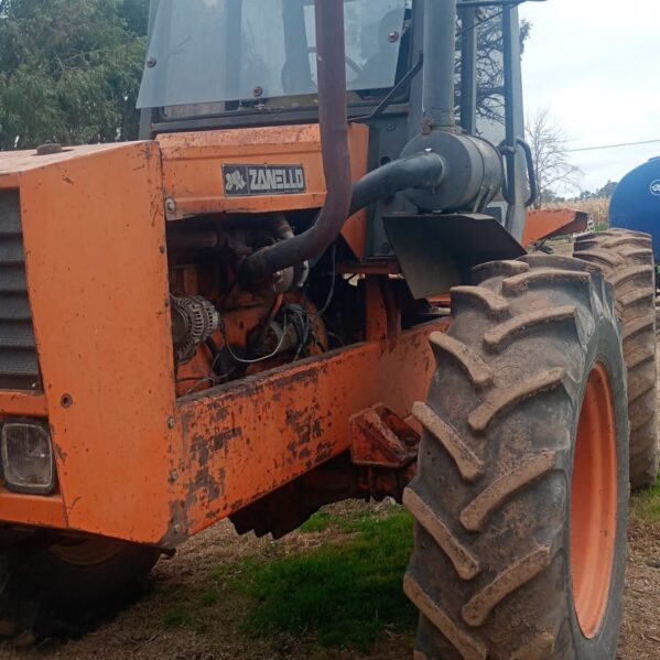 Zanello 4200 con motor Deutz 160HP.