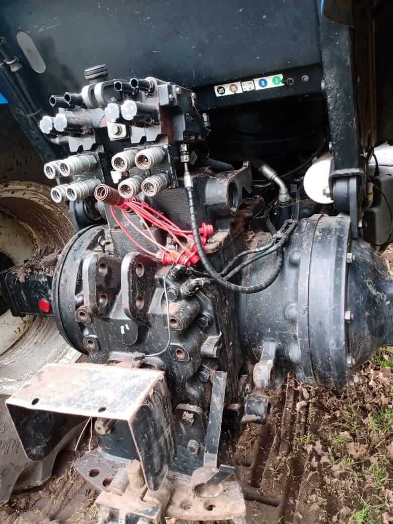 Tractor New Holland Modelo TM 165 - 13.000 Horas, año 2006 NHEXELTREBOLAJSSRL - Image 7