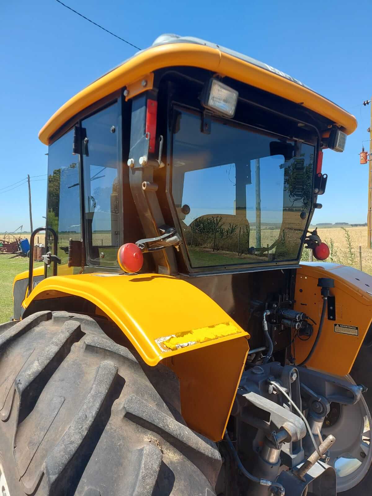 Tractor Valtra A990 - Año 2021 C/ 3 Puntos_ exgallardo - Image 3