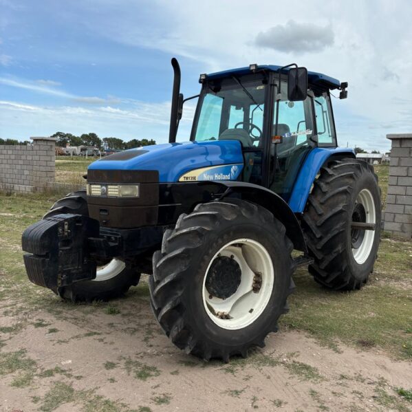 Tractor New Holland TM 135e - 4X4 - 2007 - 10,500 Hs