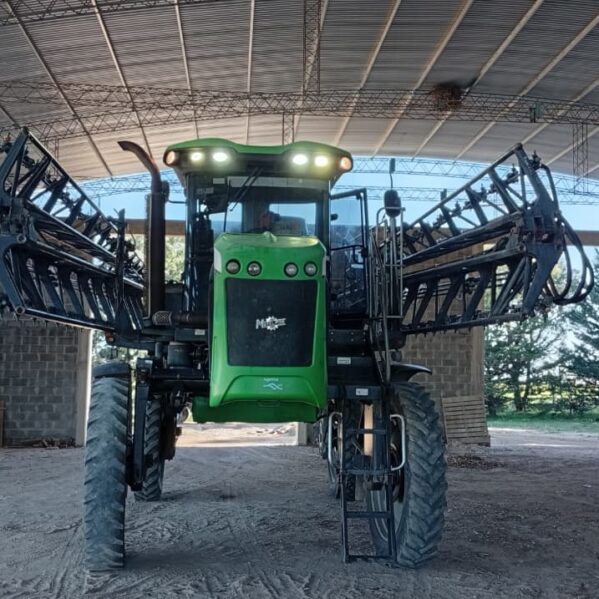 Pulverizadora Metalfor 7040, 36m con piloto Outback y Raven 4600