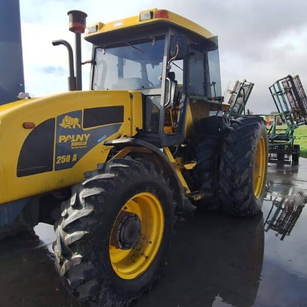 Tractor Pauny 250 - Motor Cummins - 8700 hs - Duales 18.4x34 - Buen estado