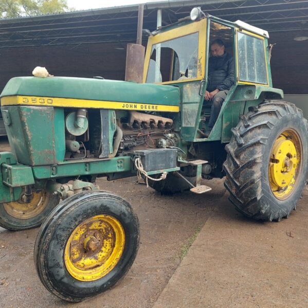 Tractor John Deere 3530 - Buen Estado, Doble Hidraulico