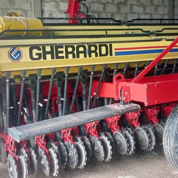 Sembradora Gherardi G-100 25 a 17,5 cm con Alfalfero